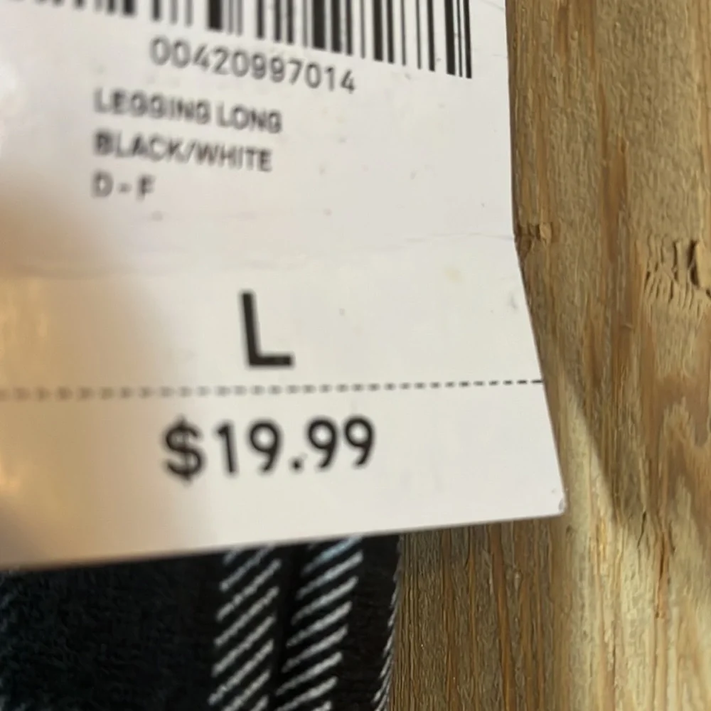 Plaid light weight slacks. - Picture 6 of 6